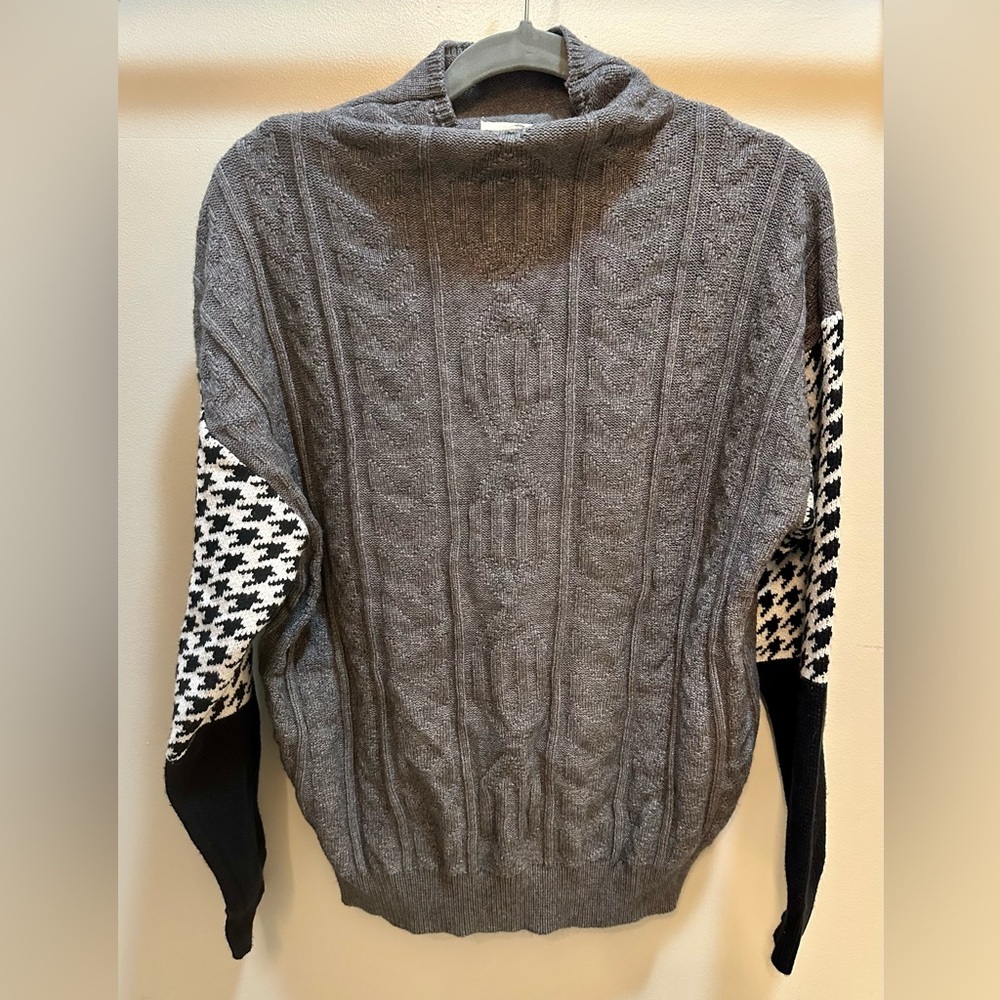 Entro Mock-Turtleneck Sweater Cable Knit Gray, Black and White Size M